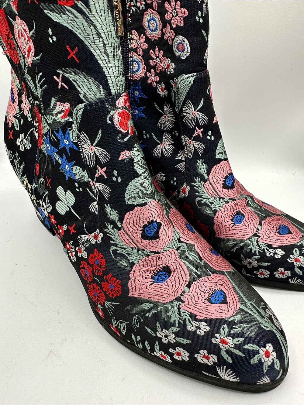 Unisa deep navy Ungale booties with vibrant floral design, size 8.5M
